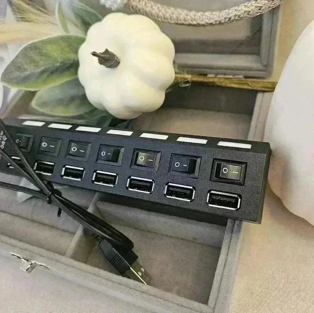 7 port USB hub. 3.0 adapter h7b. Led light. Independent, on and off switch.